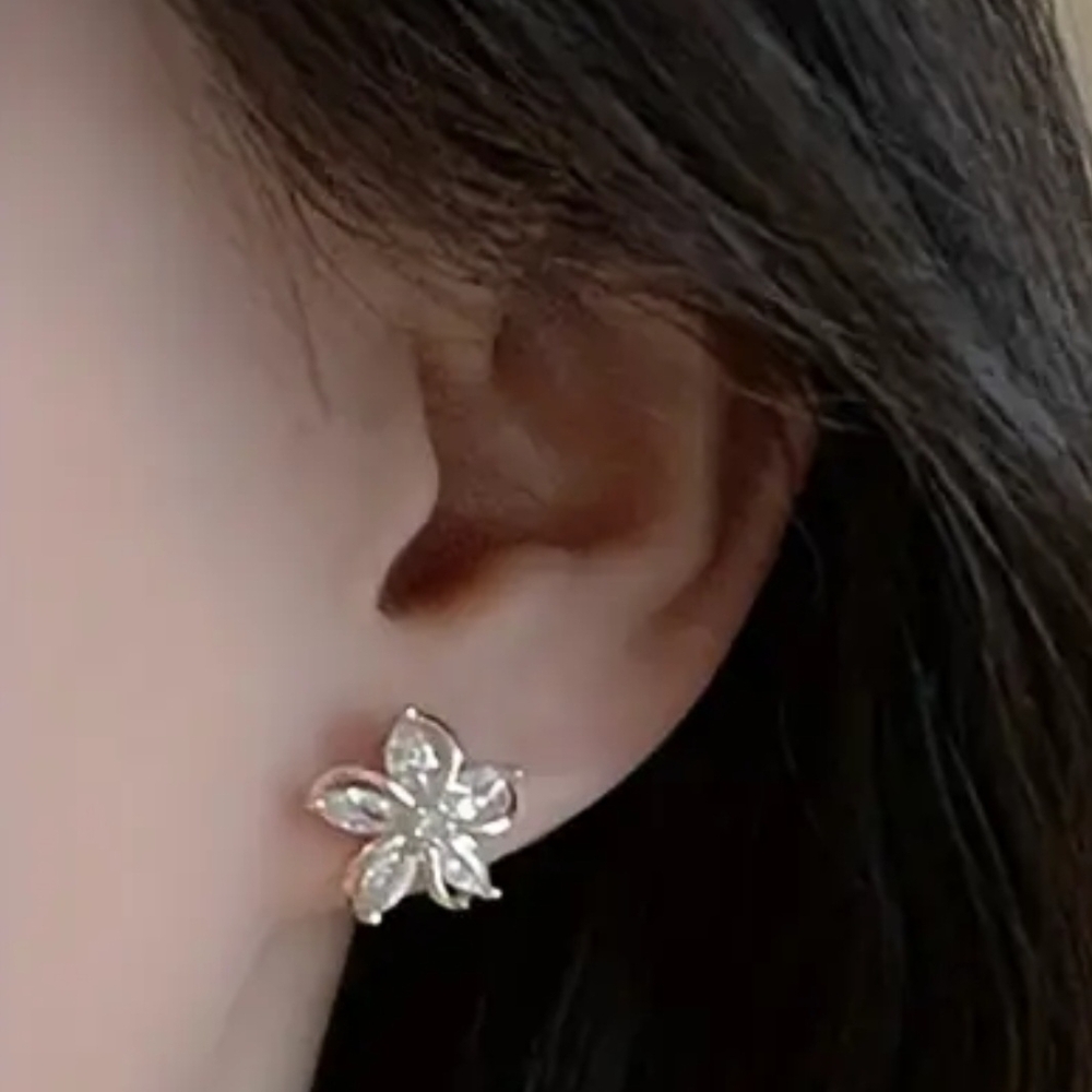 Elegant Floral Earrings - Picture 2 of 4